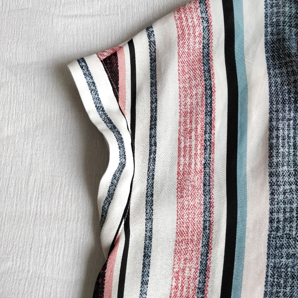 Striped V-neck Top - Picture 3 of 4